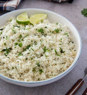 Cómo hacer arroz con cilantro y limón de Chipotle