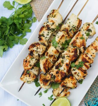 Pinchos de Pollo a la Parrilla con Ajo y Cilantro